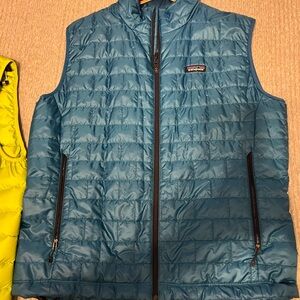 Patagonia Men's Blue Quilted Vest